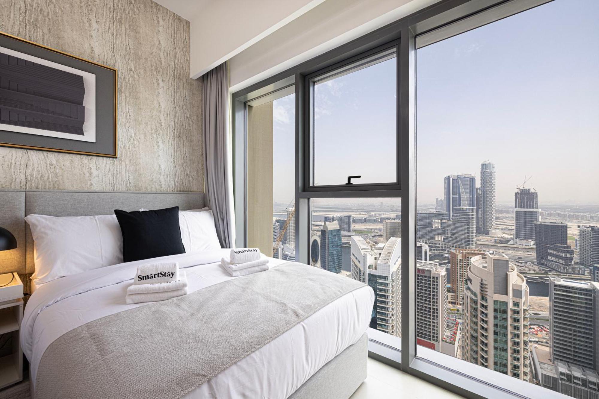 Smartstay At Burj Royale - Full Burj Khalifa View - Brand New Luxury Apartments Дубай Екстериор снимка