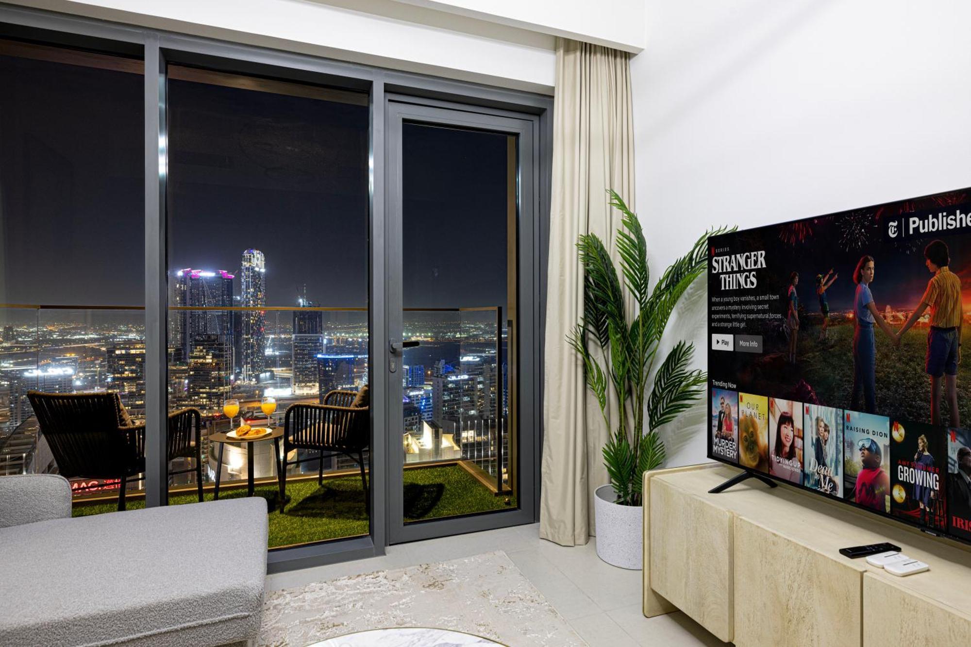 Smartstay At Burj Royale - Full Burj Khalifa View - Brand New Luxury Apartments Дубай Екстериор снимка