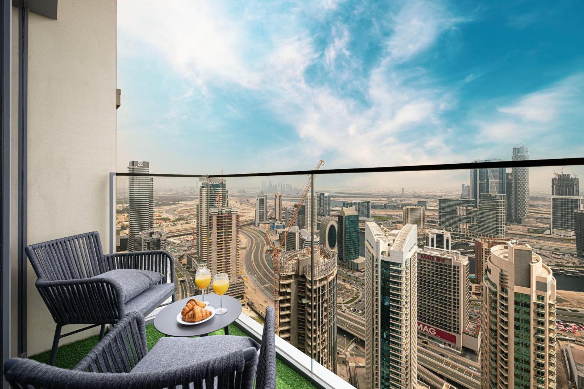 Smartstay At Burj Royale - Full Burj Khalifa View - Brand New Luxury Apartments Дубай Екстериор снимка