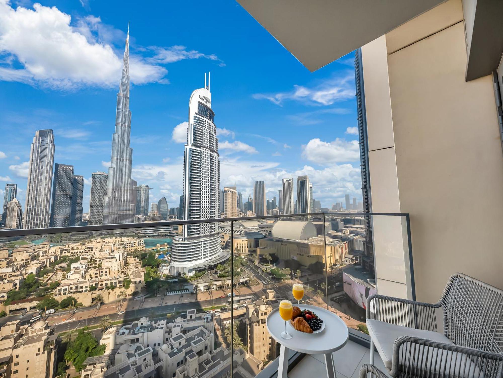 Smartstay At Burj Royale - Full Burj Khalifa View - Brand New Luxury Apartments Дубай Екстериор снимка
