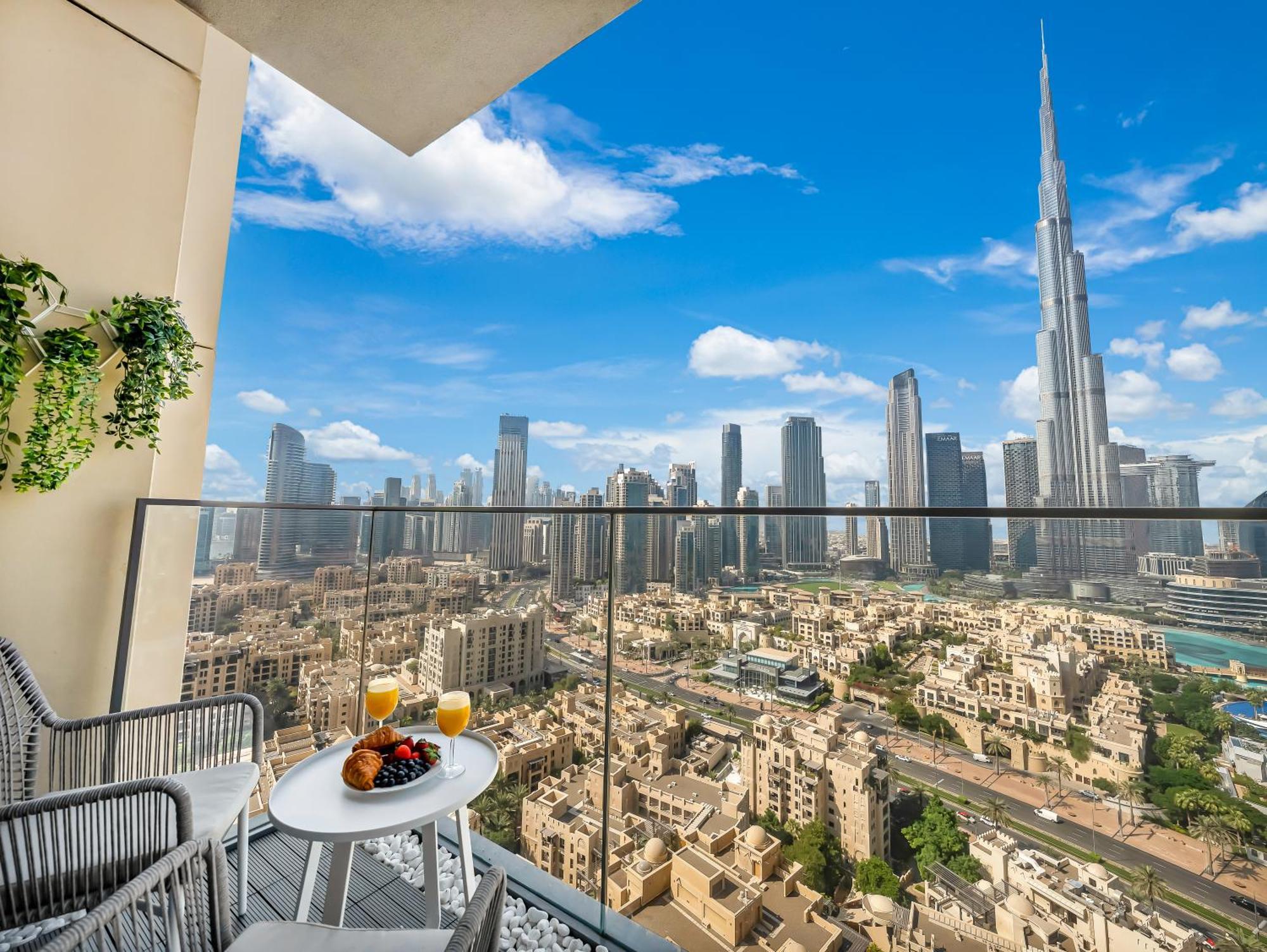 Smartstay At Burj Royale - Full Burj Khalifa View - Brand New Luxury Apartments Дубай Екстериор снимка